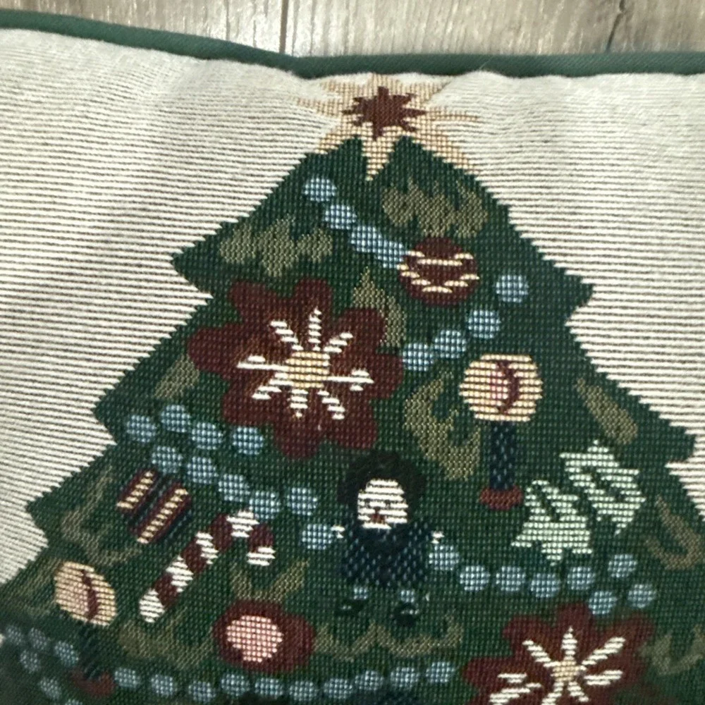 Vintage Needlepoint Type Christmas Tree Decorative‎ Tapestry Pillow